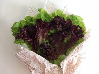 沙拉花束,再铺一层紫生菜