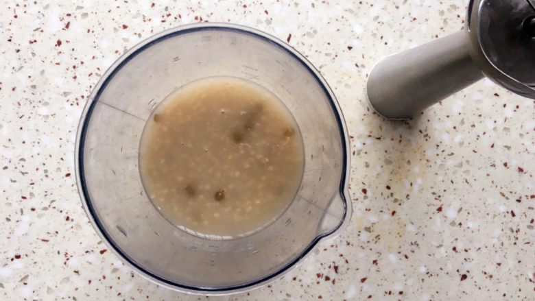 【瘦身解暑】小米绿豆饮,剩下的比较浓稠的小米粥放料理机