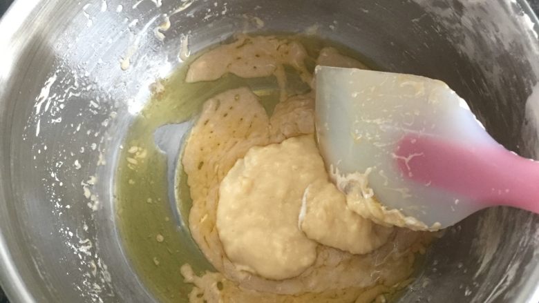 燕麦瓜子仁酥块,加入步骤8中的混合物拌均匀；