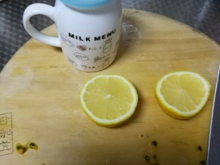 柠檬百香果益酸菌,准备好事前洗净晾干的容器一只