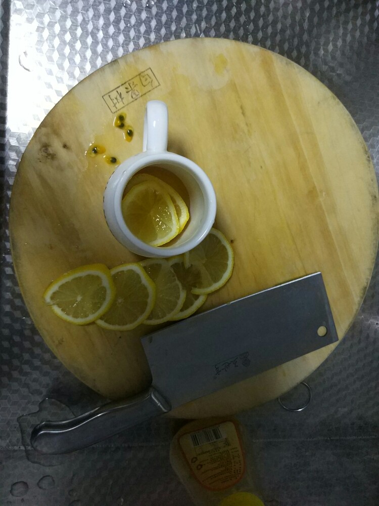 柠檬百香果益酸菌,重复以上步骤，一层蜂蜜一片柠檬