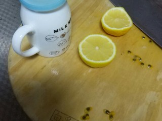 柠檬百香果益酸菌,封盖，如冰箱冷藏一周后可泡柠檬水或益酸菌等等啦