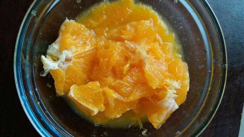 香橙慕斯蛋糕,剩下的一个半橙子的果肉都取出来