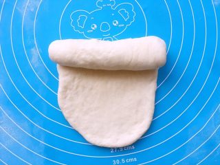 酸奶吐司（一次发酵法）,从上往下卷起成长条状