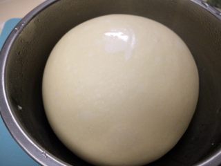 米香奶酪山形吐司（冷藏发酵法）,发酵了7个小时，从冰箱取出，回温20分钟，天冷回温的时间需要长一些。