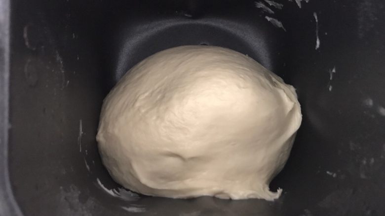 椰蓉奶酥夹心面包,和好的面开始发酵1小时左右