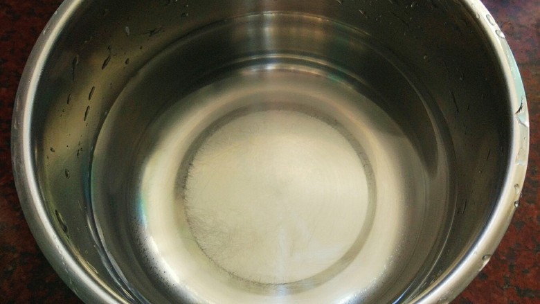 自制酸奶,加入一半的开水 大概500ml