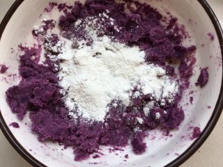 紫薯水晶球,加入少许糯米粉