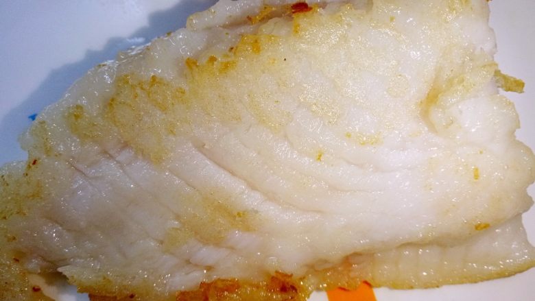 海鲜杂蔬小饭团 让孩子爱上吃饭,煎至两面金黄，熟透即可。可以用筷子扒开中间看看，是否熟透。
