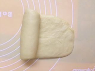 米香奶酪山形吐司（冷藏发酵法）,从上向下卷起来。