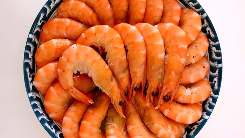 品尝海虾原始的味道  白灼海青虾,给煮熟的青虾排个队