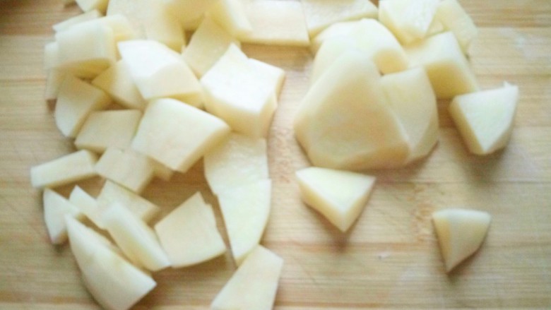 香炸土豆丸子,切小块上屉蒸熟。