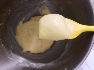 甜甜圈-芒果（柠檬）磅蛋糕,搅拌完成的面糊，细腻有光泽