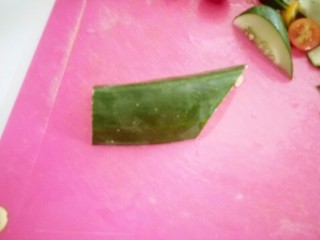 西瓜小龟_,黄瓜切成5片做黄瓜花，