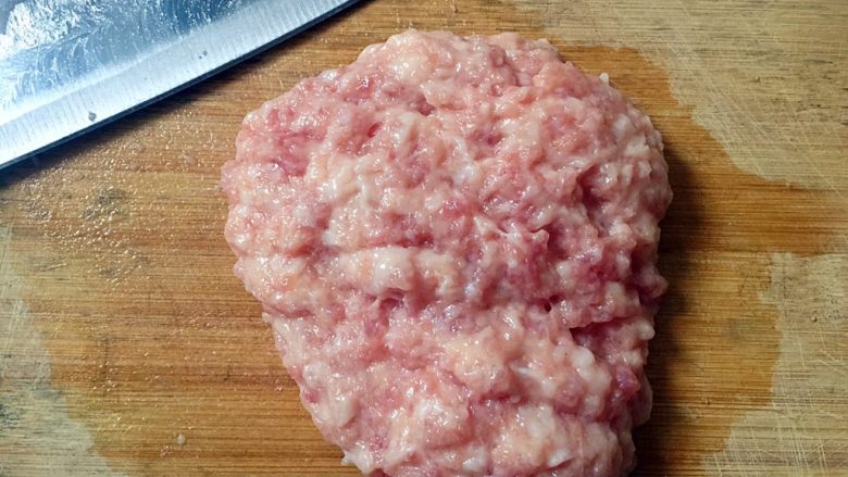肉末酿豆角,猪肉剁成肉泥