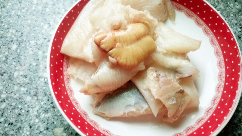 百财水饺_,提鱼肉只用半个。