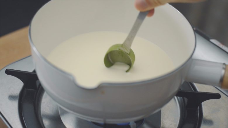 抹茶冰激凌泡芙,煮奶的时候可以把刚才量抹茶粉的勺子放进去洗一洗？ 不想浪费抹茶粉。