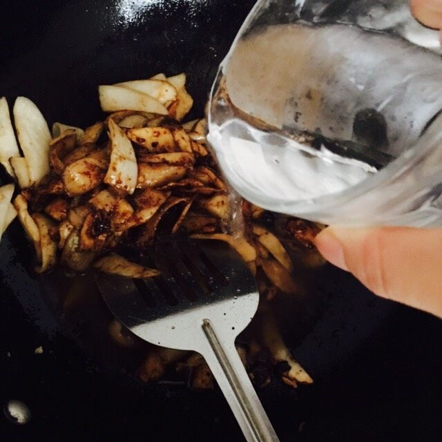 豆干杏鲍菇拌面,加一杯清水