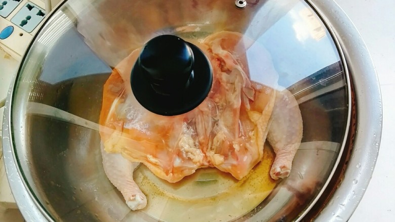 小白烤鸡,盖上盖腌12小时。
