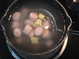 芋圆地瓜圆,煮时，请将姜汤或其他甜汤与芋圆、地瓜圆分两锅煮；水滚后才放芋圆和地瓜圆，