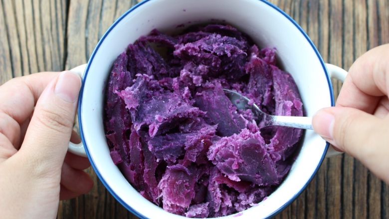 紫薯奶酪球,挤压紫薯