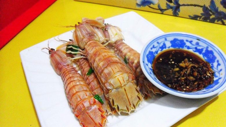 葱姜虾爬子, 装盘，搭配蘸料，即可上桌品味
