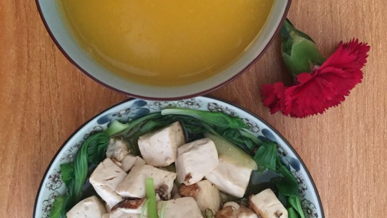 麻婆豆腐简易版+大米南瓜粥,祝安好。