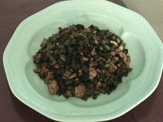 干煸橄榄肉沫豆角,起锅盛盘