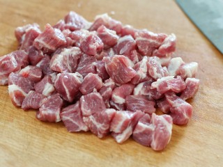 牙签肉,猪肉切成适量大小的块状