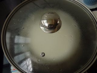 红枣核桃糯米糍,加盖蒸10分钟