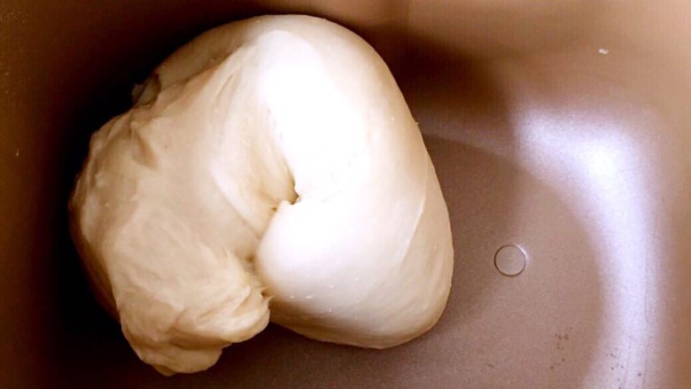 酸奶吐司（一次发酵法）,揉成光滑的面团
