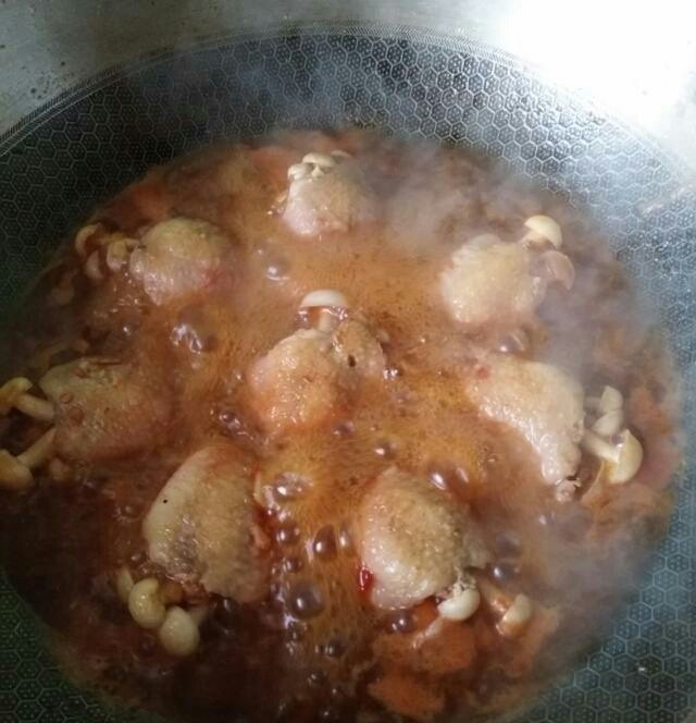 （家常菜）鸡翅包白玉菇,再煮