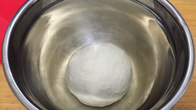 100%中种北海道餐包,揉面大约15分钟，混合均匀即可
室温放置1小时后放入冰箱中冷藏发酵20小时左右