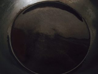 麻油空心菜水蒸蛋,锅中放入适量的水