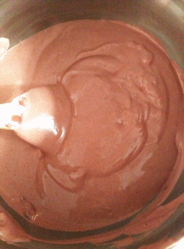 红丝绒蛋糕,混合均匀后的面糊看上去细腻有光泽