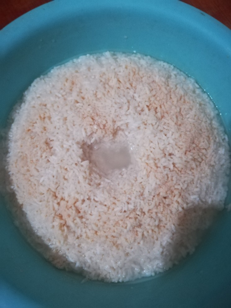 甜酒汤圆,用旧棉被将糯米包好，放在室内，发酵24小时。