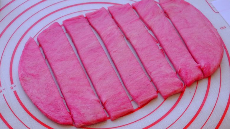粉红豹快手面包🍞,稍微均匀的切成7-8条