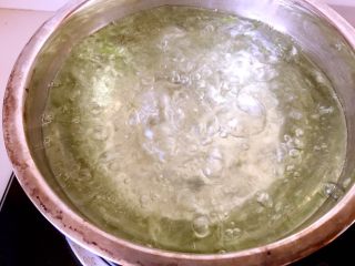 绿色美食+葱油芦笋白玉菇,还是这锅水，再次煮开