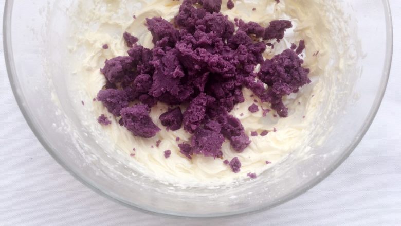 紫薯曲奇,加入紫薯泥；