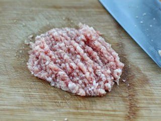 肉末炒粉条,猪肉剁成肉糜