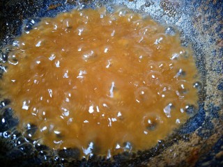 芦笋香菇鸡肉丸
（香菇鸡肉盏）,调好的汁收浓稠。