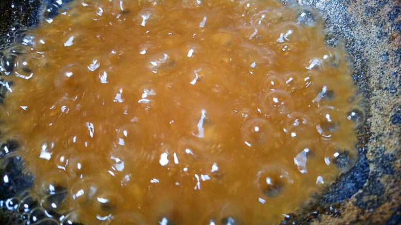 芦笋香菇鸡肉丸
（香菇鸡肉盏）,调好的汁收浓稠。
