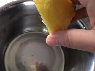 香橙松饼（无泡打粉）,蛋清滴几滴柠檬汁
