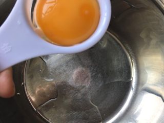 香橙松饼（无泡打粉）,分离蛋清至无油无水的打蛋盆