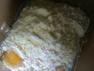燕麦小餐包,将除黄油外的材料入面包桶
