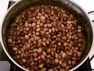 梅花肉烧角豆,豆子熟了