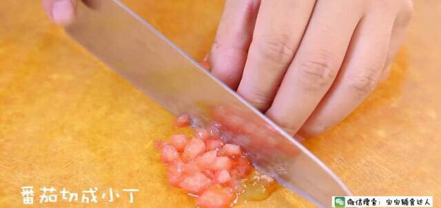 酸甜冬瓜汤 宝宝辅食食谱,切小丁 。

西红柿丁，可以根据你要做的汤量来确定，如果是一小碗用大约20g左右就够了。或者你可以多做点汤，和宝宝一起食用。