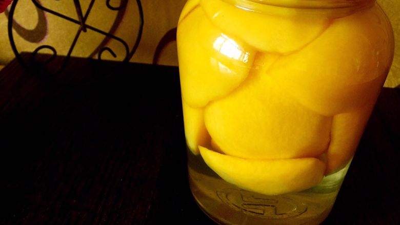 自制黄桃罐头—真正的安全无添加,清透见底，垂涎欲滴，有木有？！😋