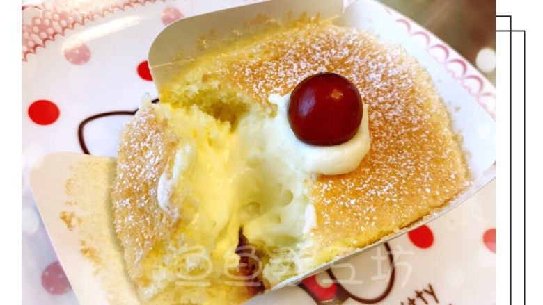 北海道戚风蛋糕杯🍰,当切开中间的瞬间，看到那满满的爆浆，真的忍不住想要一口就把它吃完。