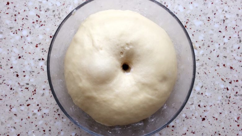 椰蓉面包,面团发酵至原来大小的2-3倍左右；